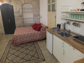 Central old stone Jerusalem apartment